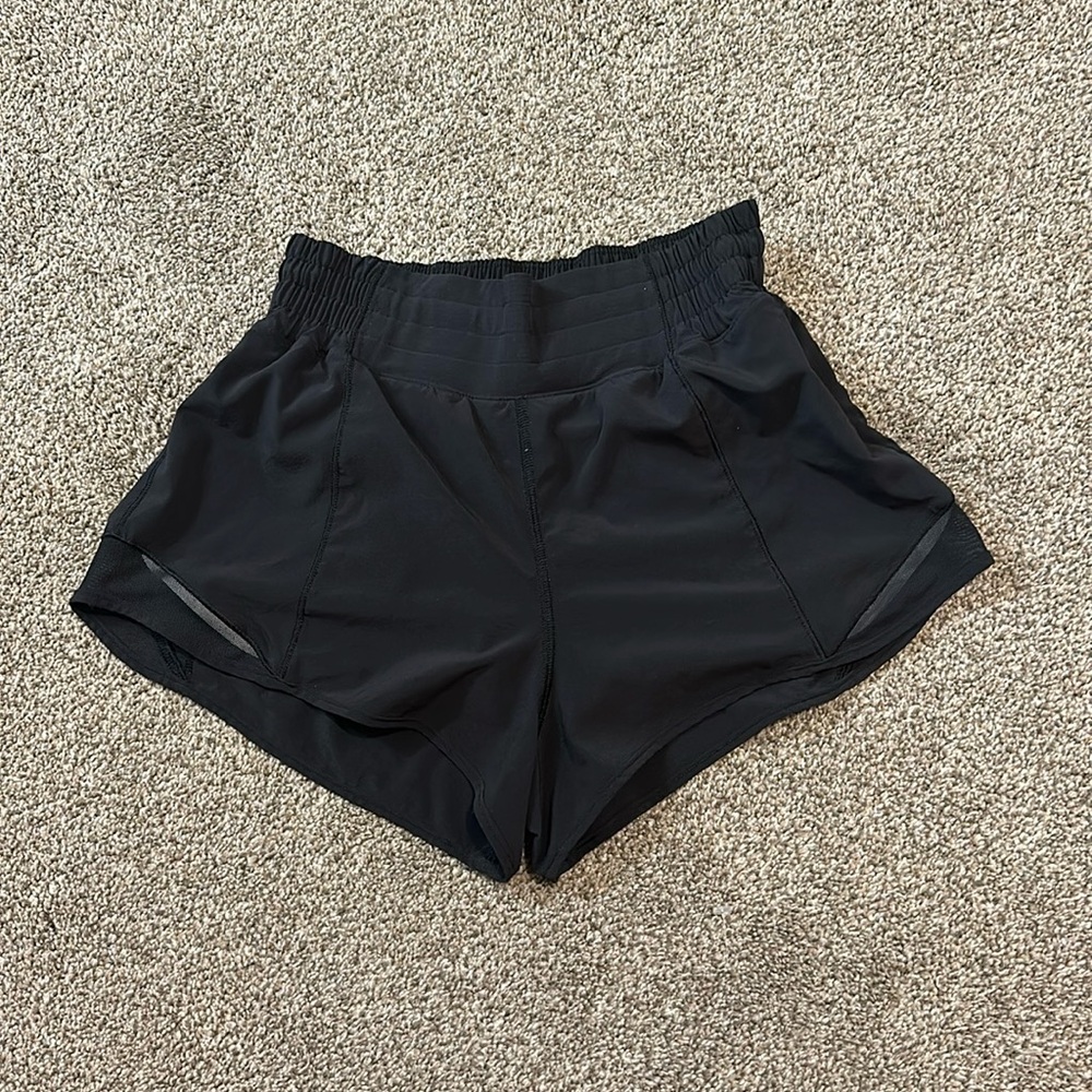 Lululemon high rise hotty hot shorts 2.5”